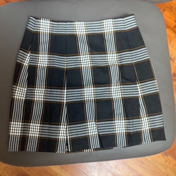 Aritzia Tatiana plaid Skirt - size 0 SUNDAY BEST - Picture 2 of 4